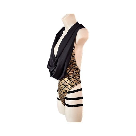 Roma Strappy Hooded Sexy Mermaid Costume. Gold / Black. Size M/L - Picture 5 of 12